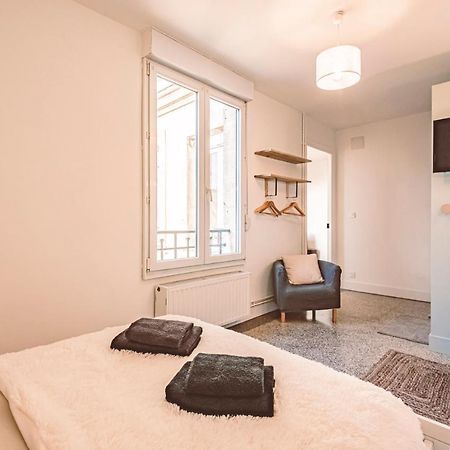 Charme De L'Ancien Pour Cet Appartement Entierement Renove Dans L'Hypercentre De Reims Exterior photo