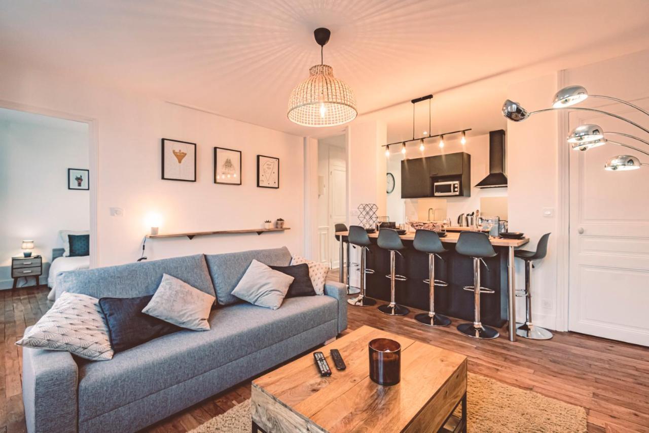 Charme De L'Ancien Pour Cet Appartement Entierement Renove Dans L'Hypercentre De Reims Exterior photo