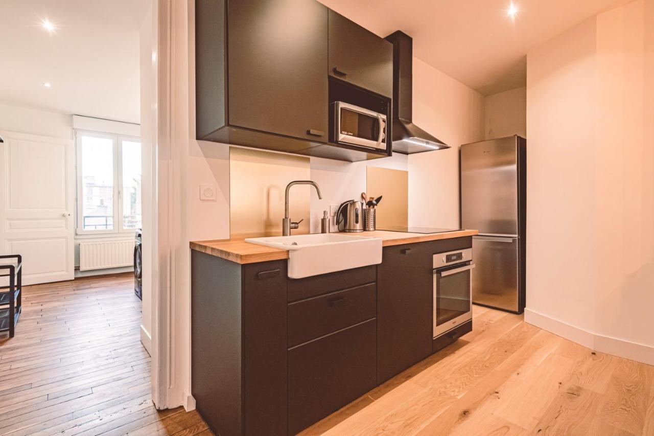 Charme De L'Ancien Pour Cet Appartement Entierement Renove Dans L'Hypercentre De Reims Exterior photo
