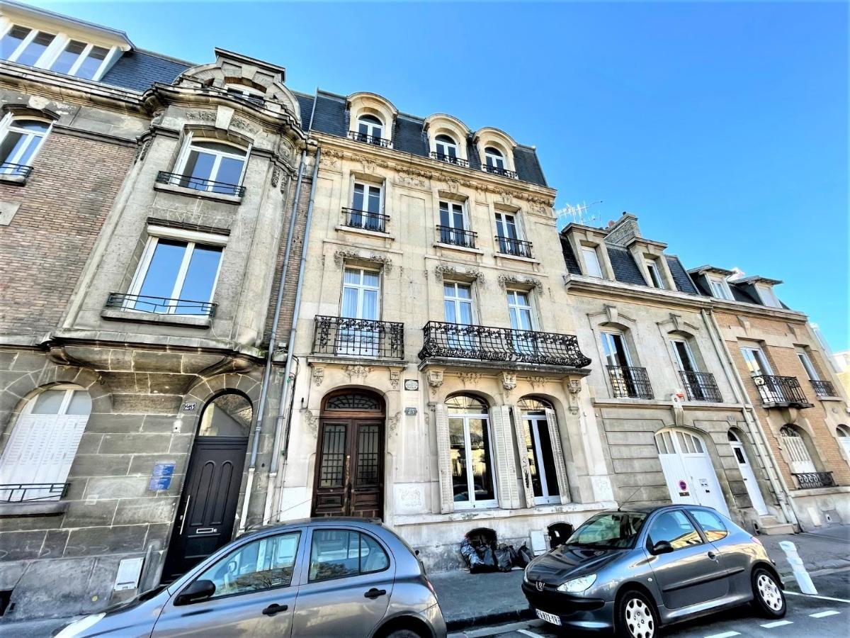 Charme De L'Ancien Pour Cet Appartement Entierement Renove Dans L'Hypercentre De Reims Exterior photo