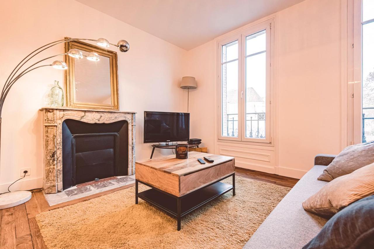 Charme De L'Ancien Pour Cet Appartement Entierement Renove Dans L'Hypercentre De Reims Exterior photo